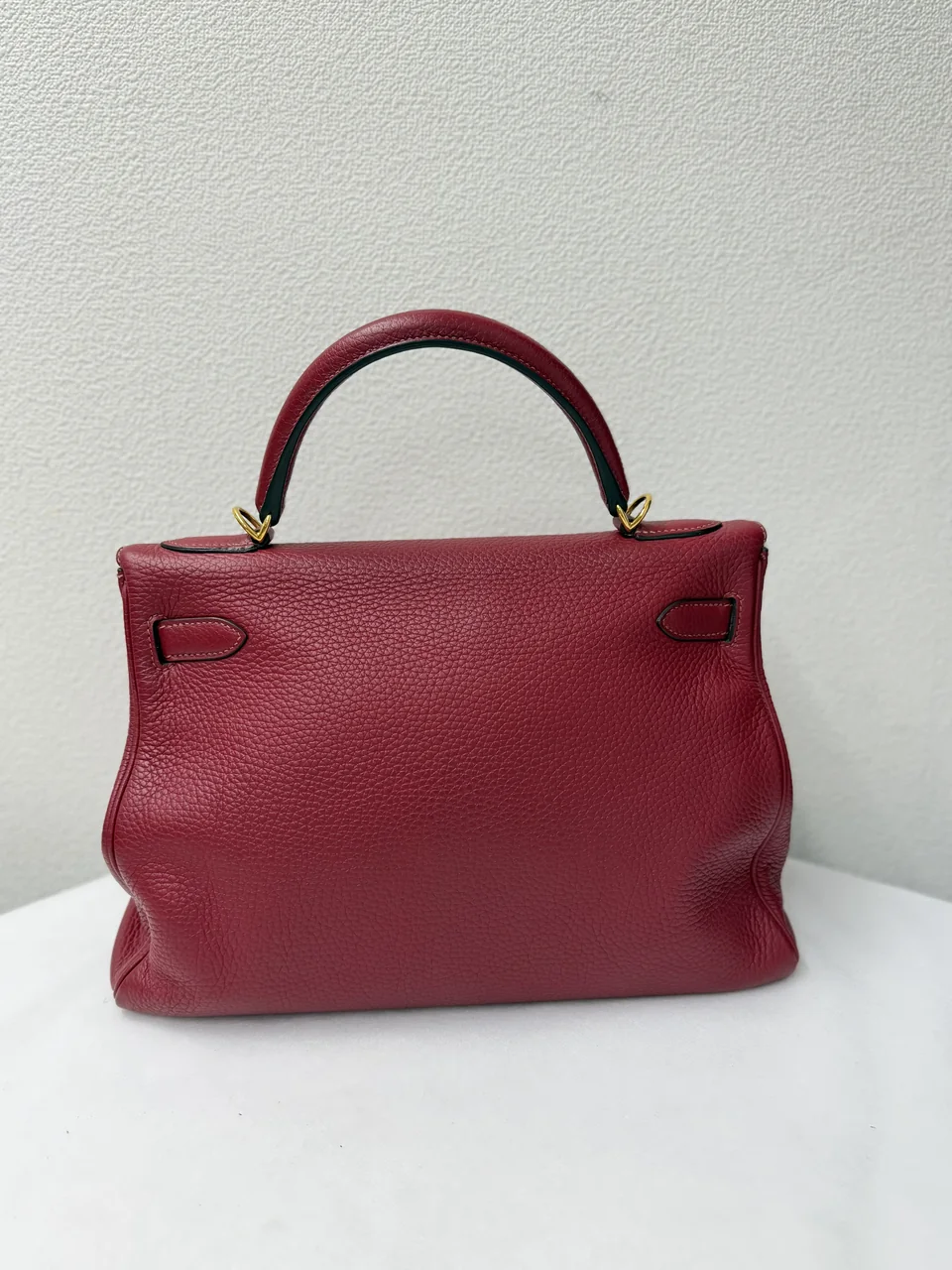 HERMES KELLY 32 (TAURILLON CLEMENCE, ROUGE GRENAT, X STAMP) view 6
