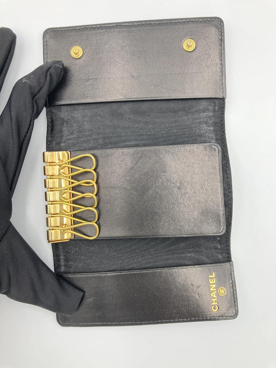 CHANEL CAVIAR KEY CASE view 10