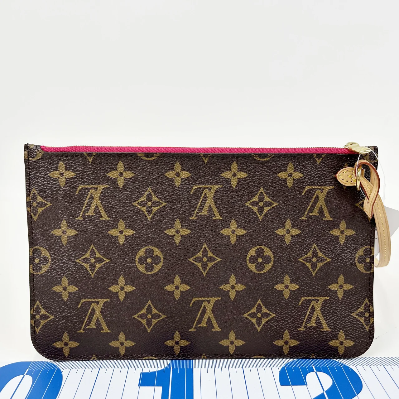 LV MONOGRAM NEVERFULL POUCH hover