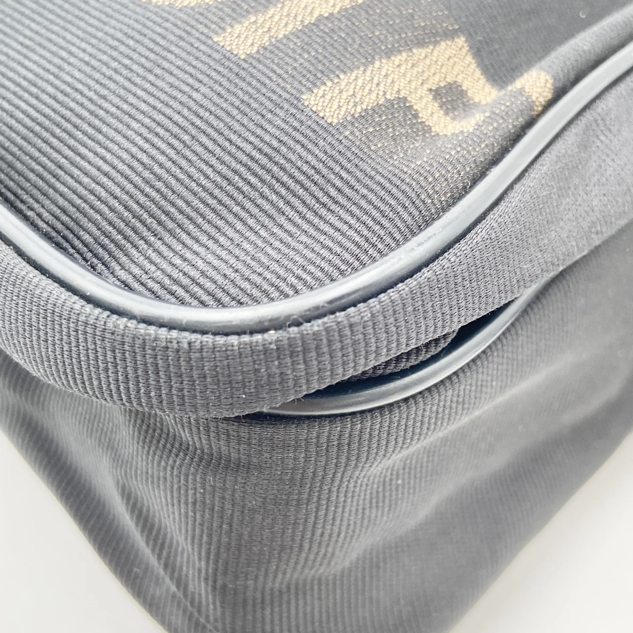 FENDI NYLON SHOULDER BAG (BLACK) view 5