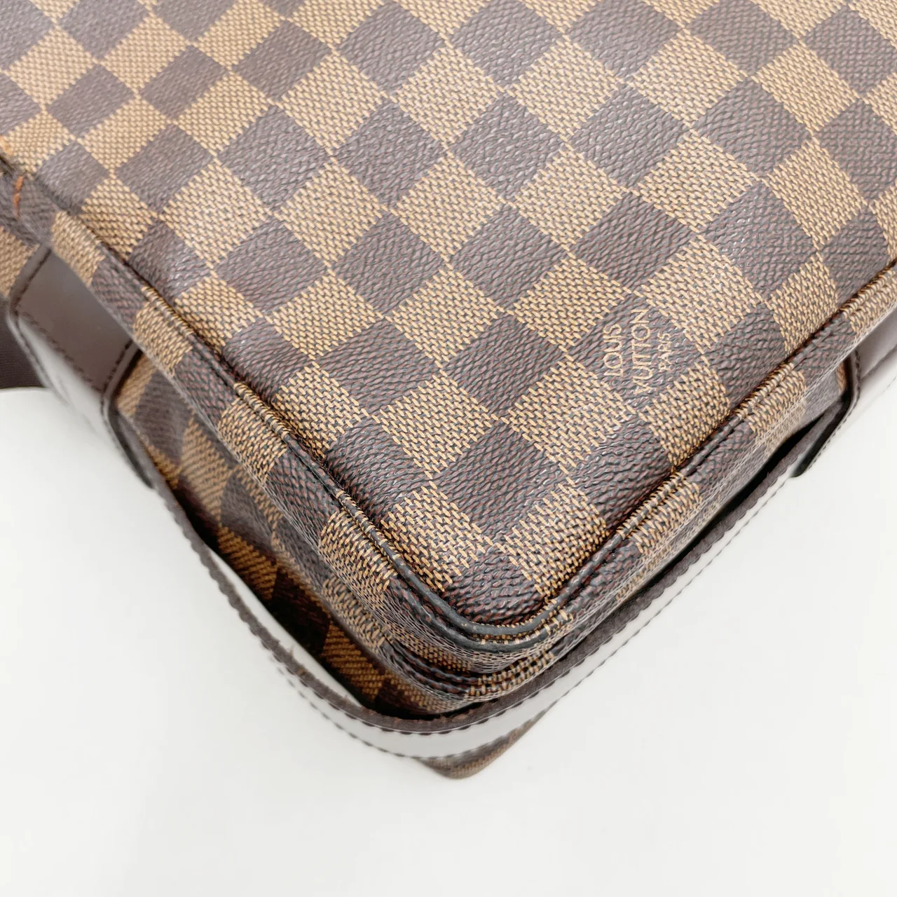 LV DAMIER NAVIGLIO view 4