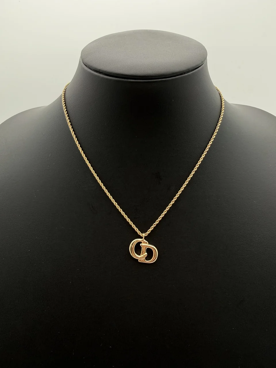 DIOR LOGO TWIST CIRCLE NECKLACE hover