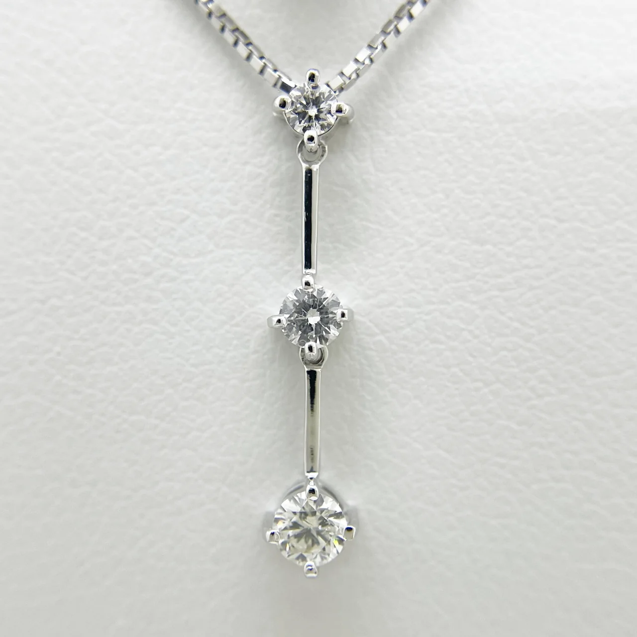 K18WG DIAMOND NECKLACE D0.530CT FD0.26CT 4.3G view 4