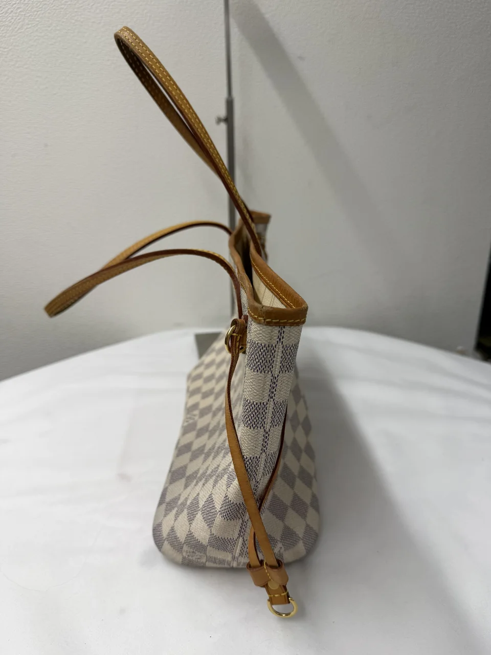 LV AZURE NEVERFULL PM view 3