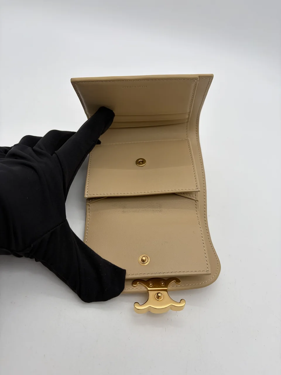 CELINE TRIOMPHE WALLET (BEIGE) view 9