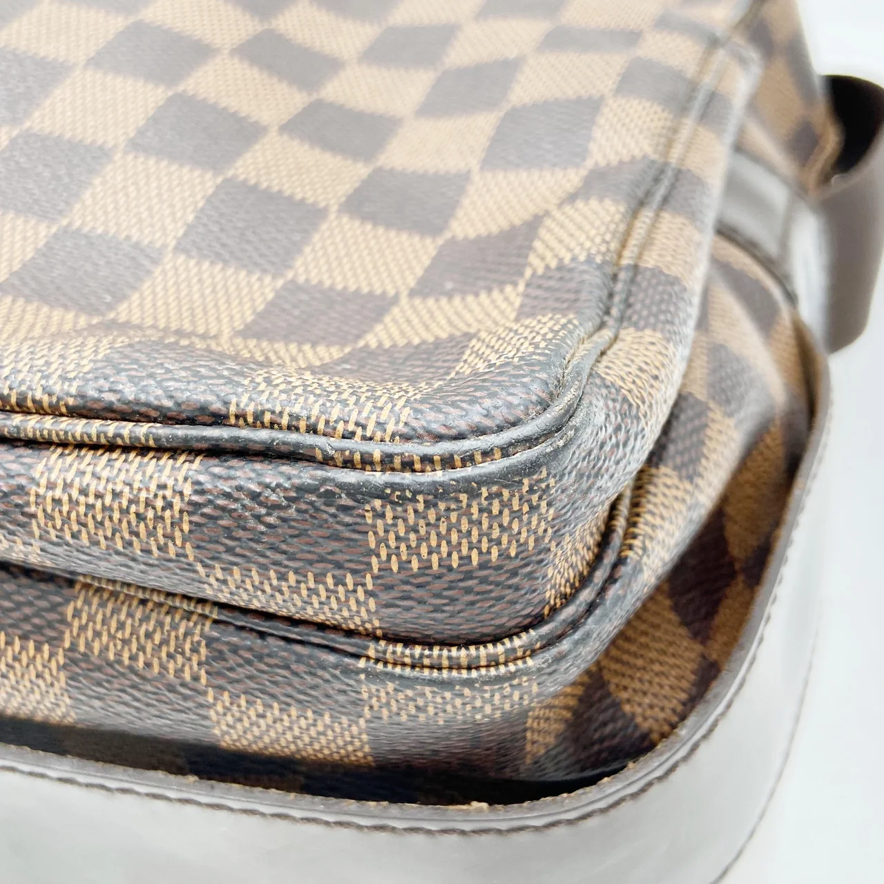 LV DAMIER NAVIGLIO view 9