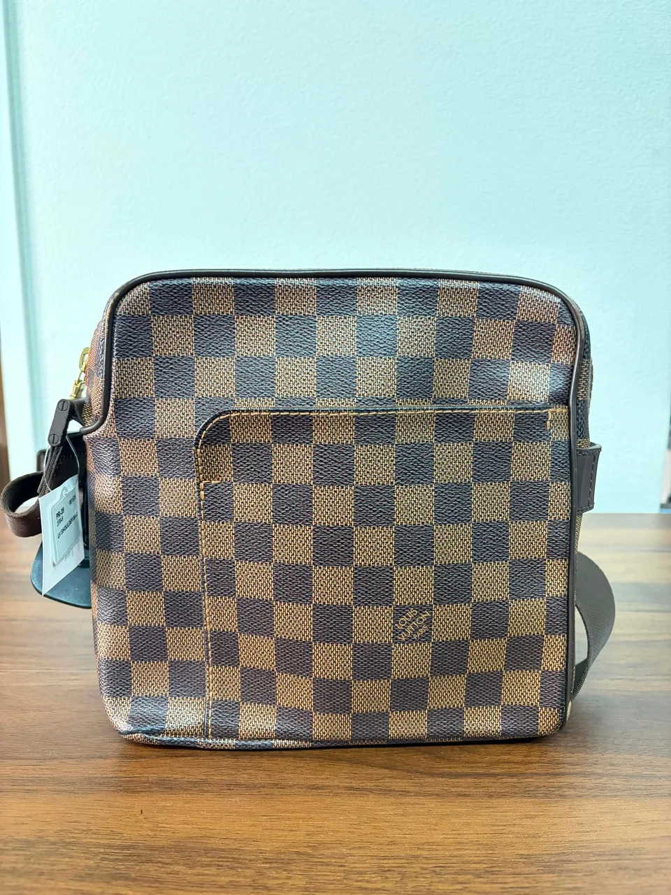 LV SHOULDER BAG view 4