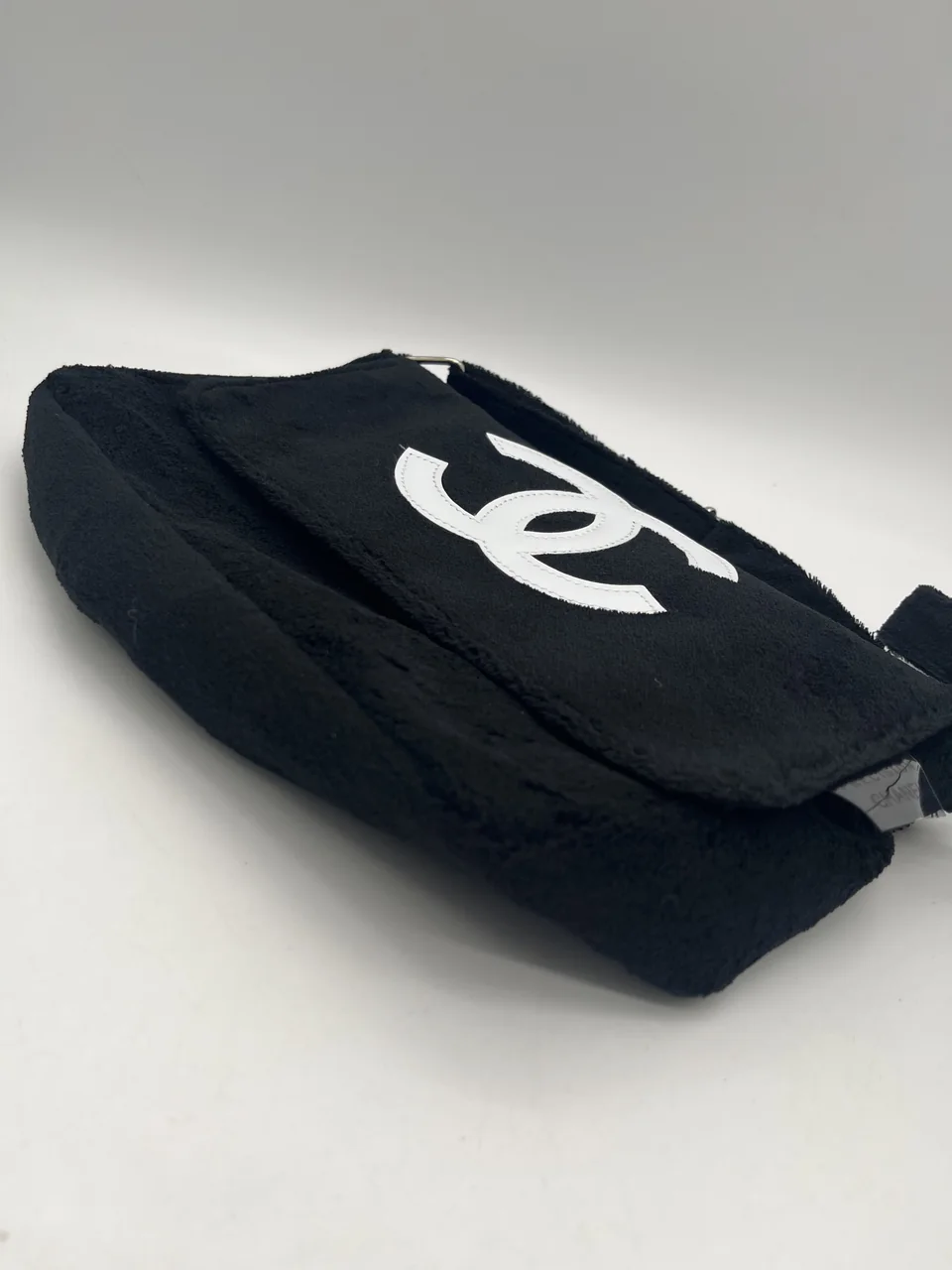CHANEL SHOULDER BAG view 4