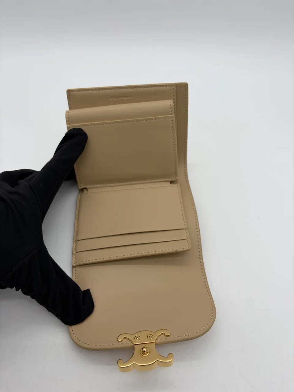 CELINE TRIOMPHE WALLET (BEIGE) view 7