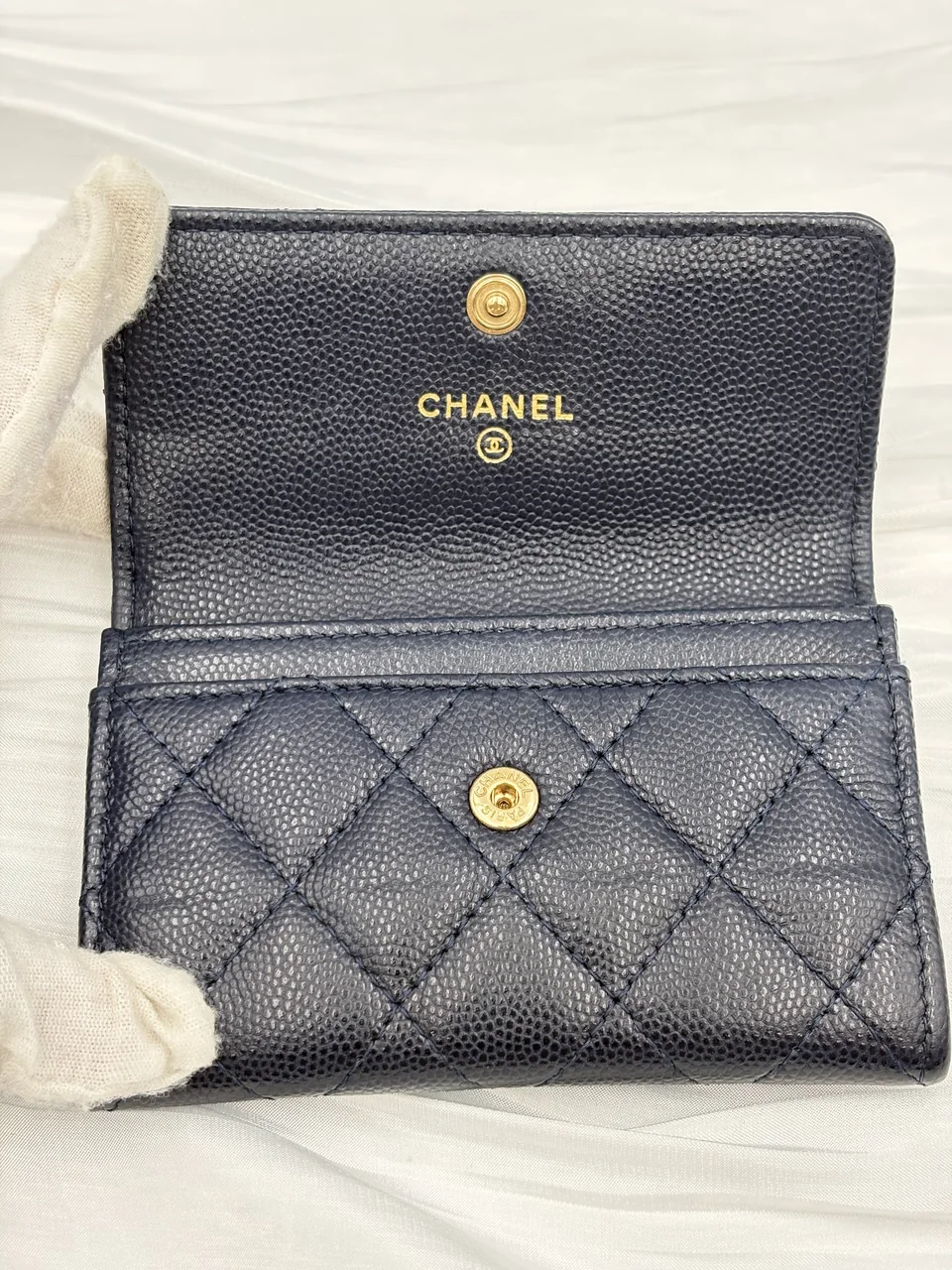 CHANEL CAVIAR CARD CASE (32 SERIAL CODE) view 9