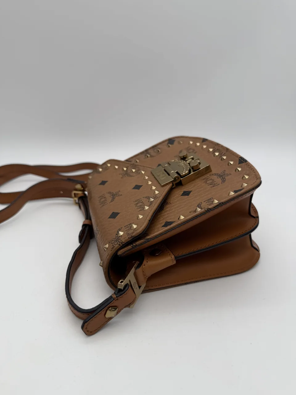 MCM STUDS SHOULDER BAG (BROWN) view 3