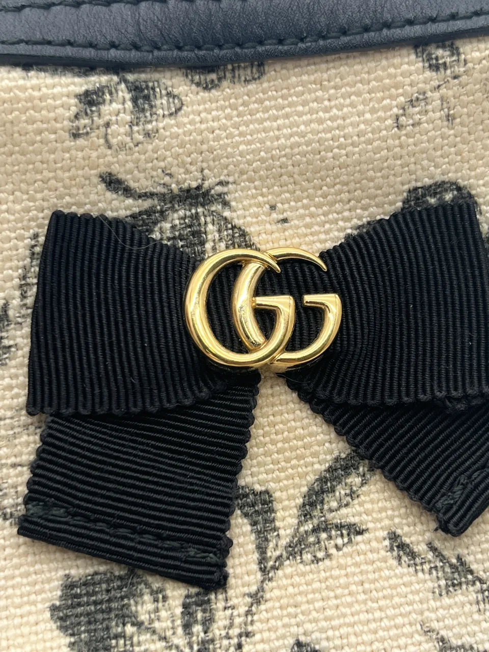 GUCCI RIBBON POUCH view 6