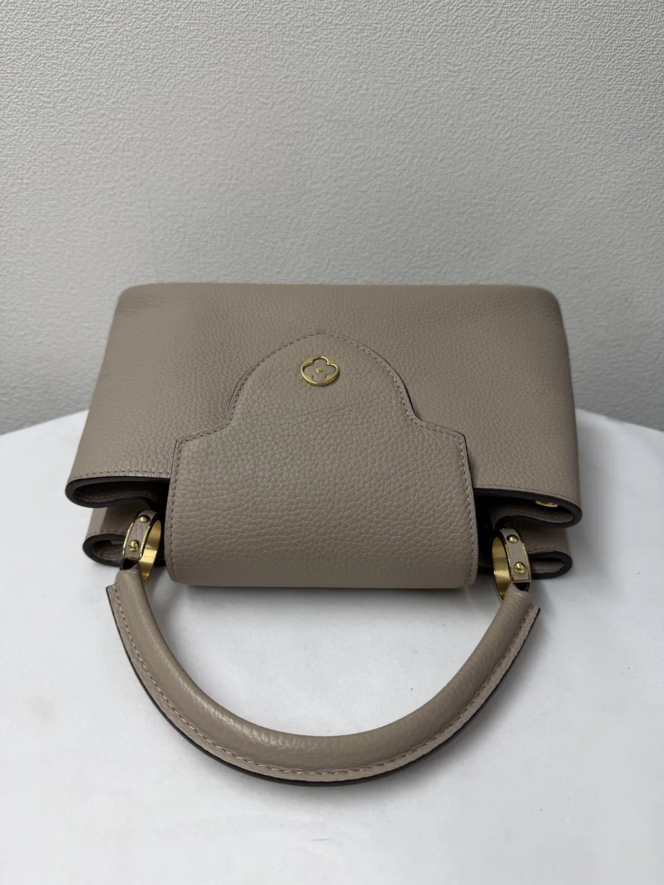 LV TAURILLON CAPUCINES MM view 7