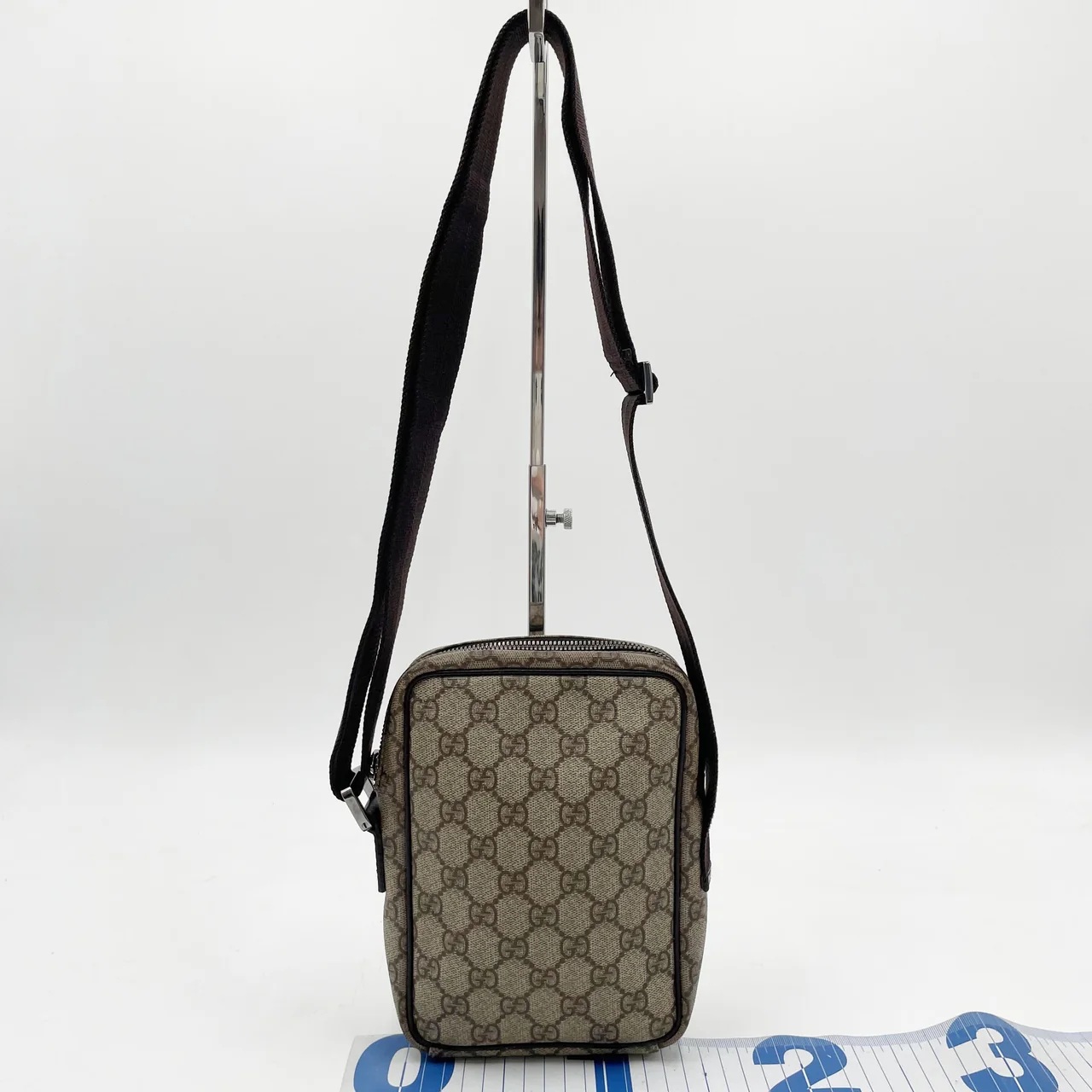 GUCCI GG SUPREME SHOULDER BAG hover