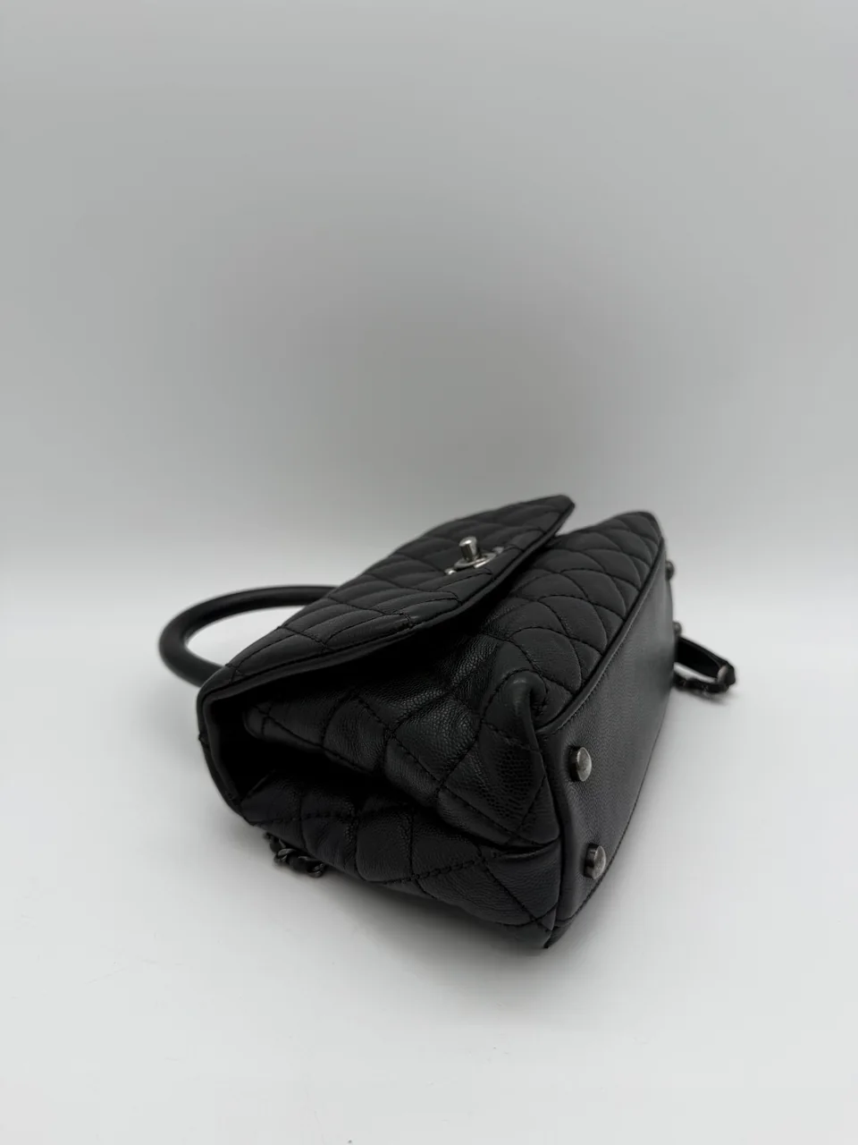 CHANEL CAVIAR COCO HANDE HANDBAG (22 SERIAL CODE) view 8