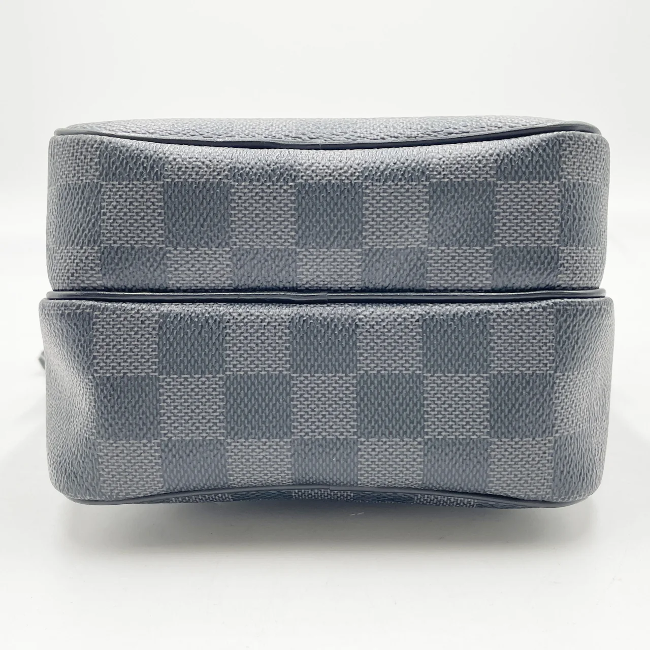 LV GRAPHITE REM view 3
