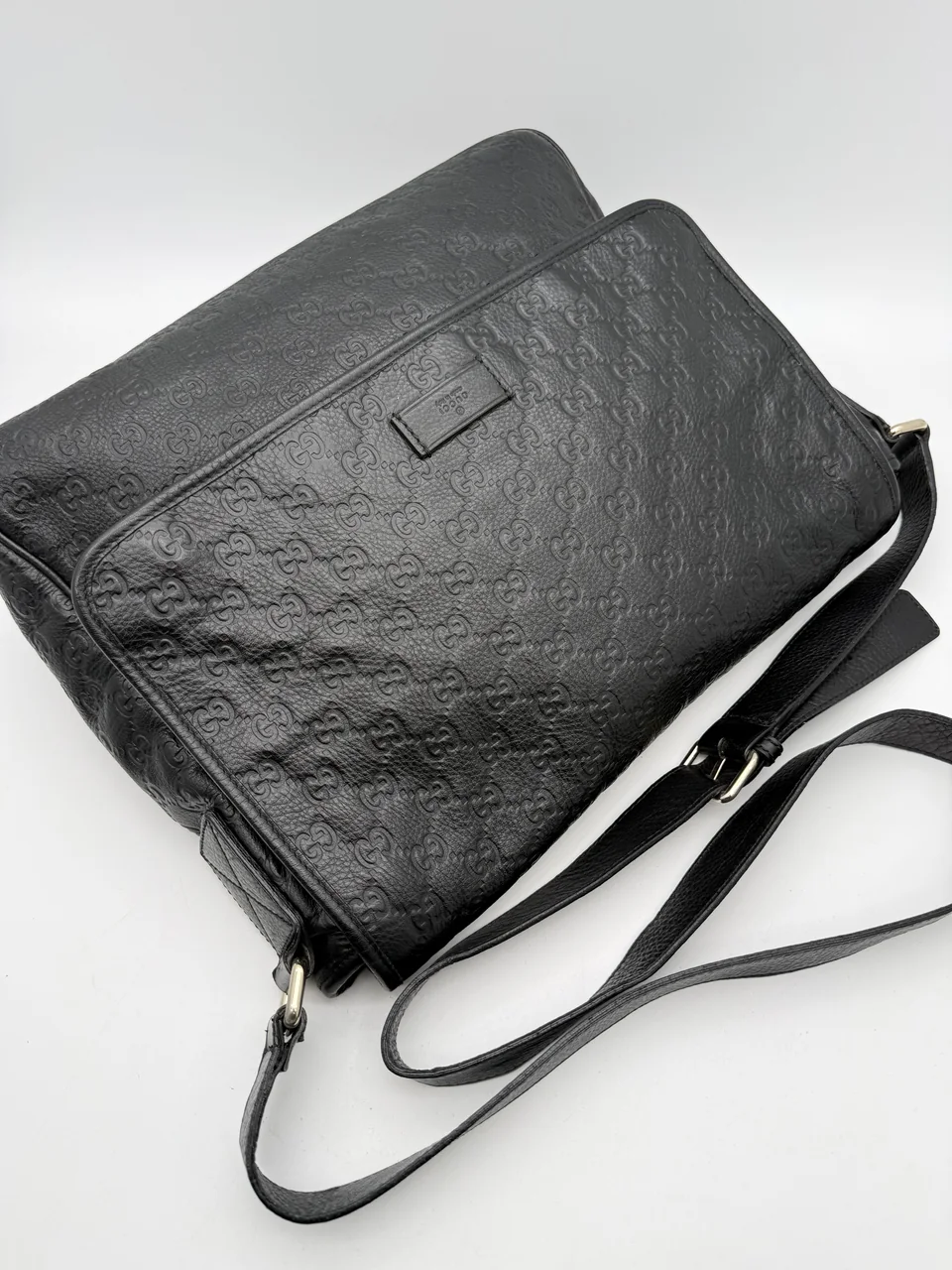 GUCCI GUCCISSIMA SHOULDER BAG (BLACK) view 9
