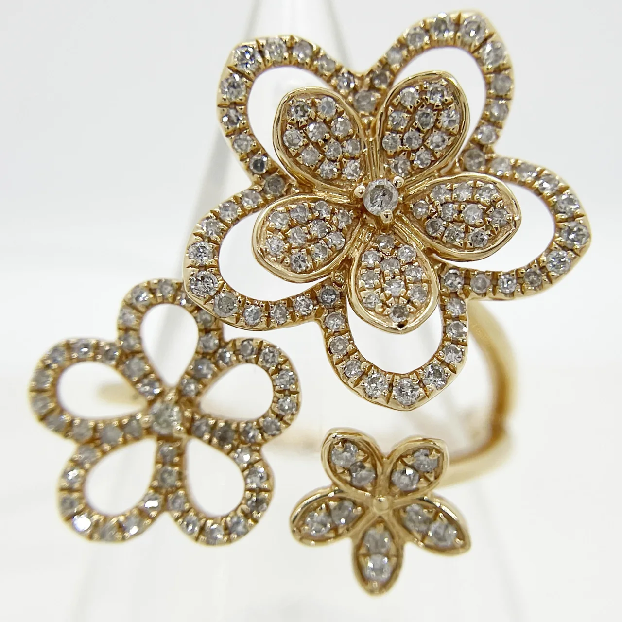 AU750 FLOWER RING FD0.60CT 4.3G