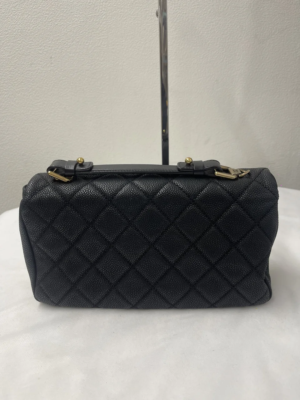 CHANEL CAVIAR MATELASSE HAND BAG (17 SERIAL CODE) view 3