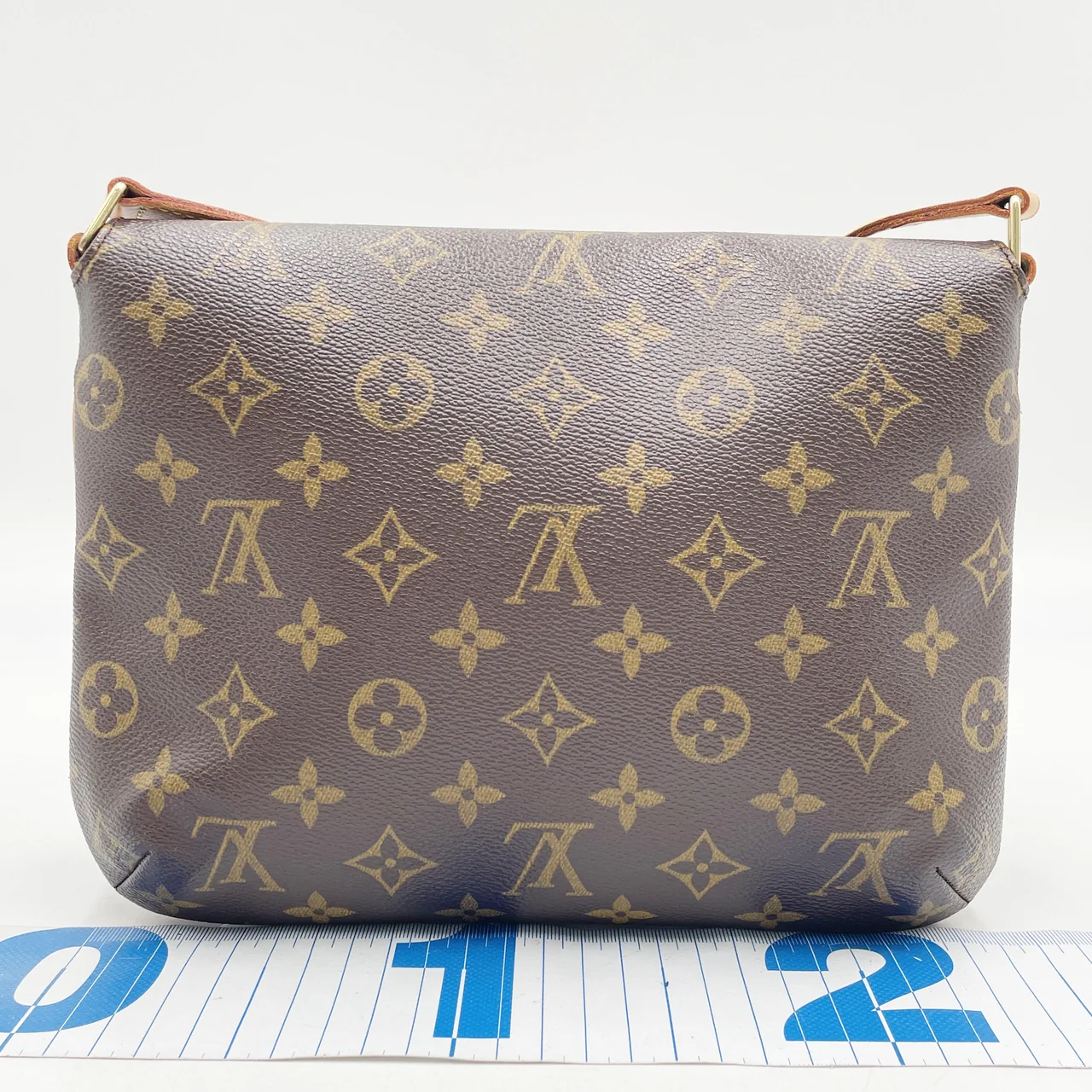 LV MONOGRAM MUSETTE TANGO SHORT view 3