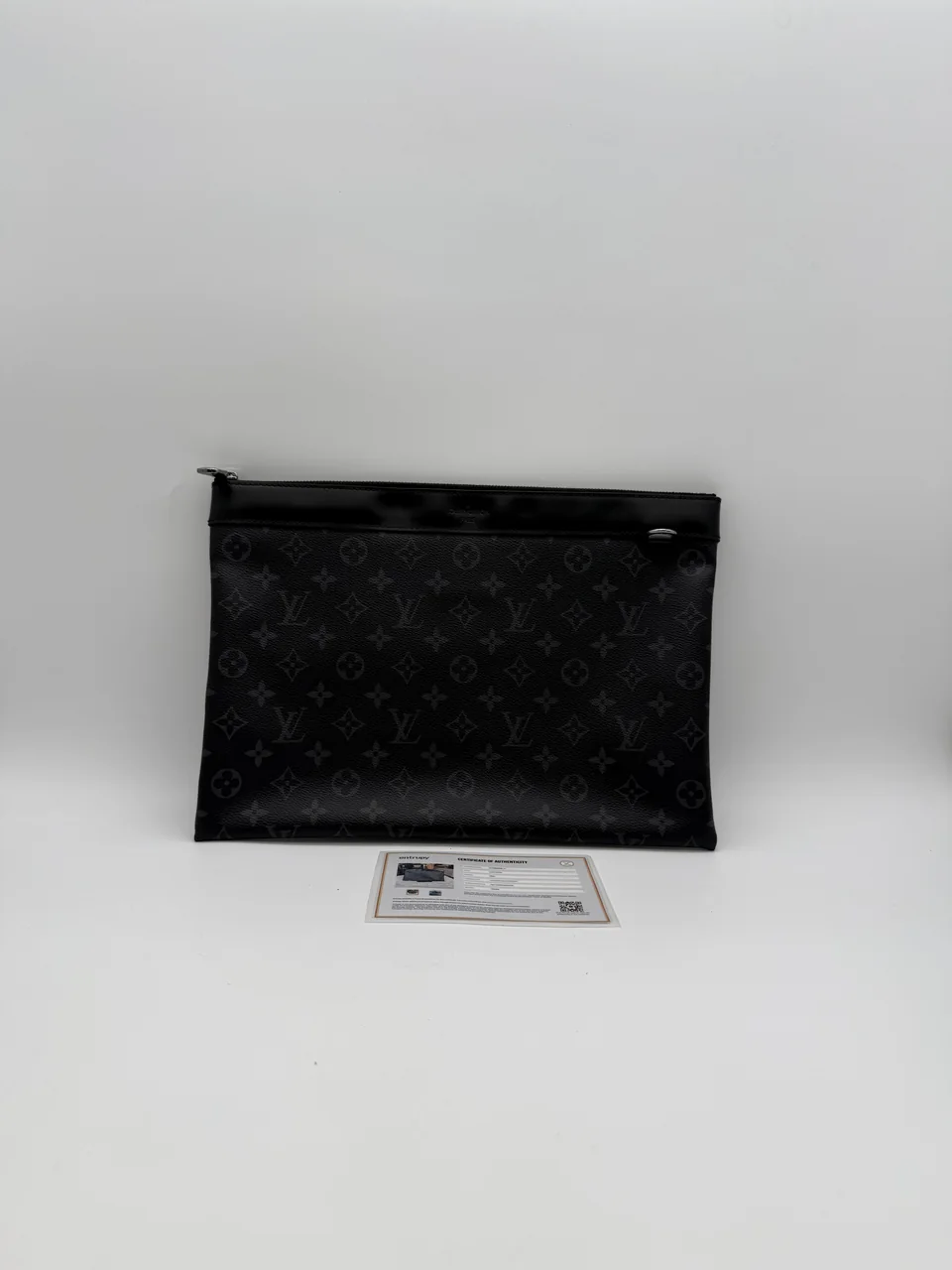 LV POCHETTE DISCOVERIE view 2