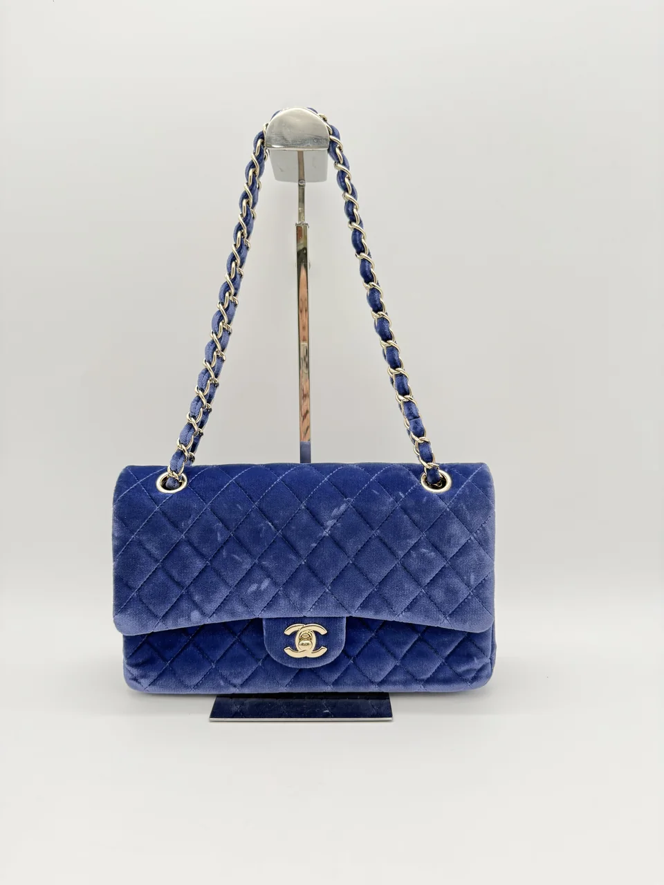 CHANEL MATELASSE 25 DOUBLE FLAP view 4