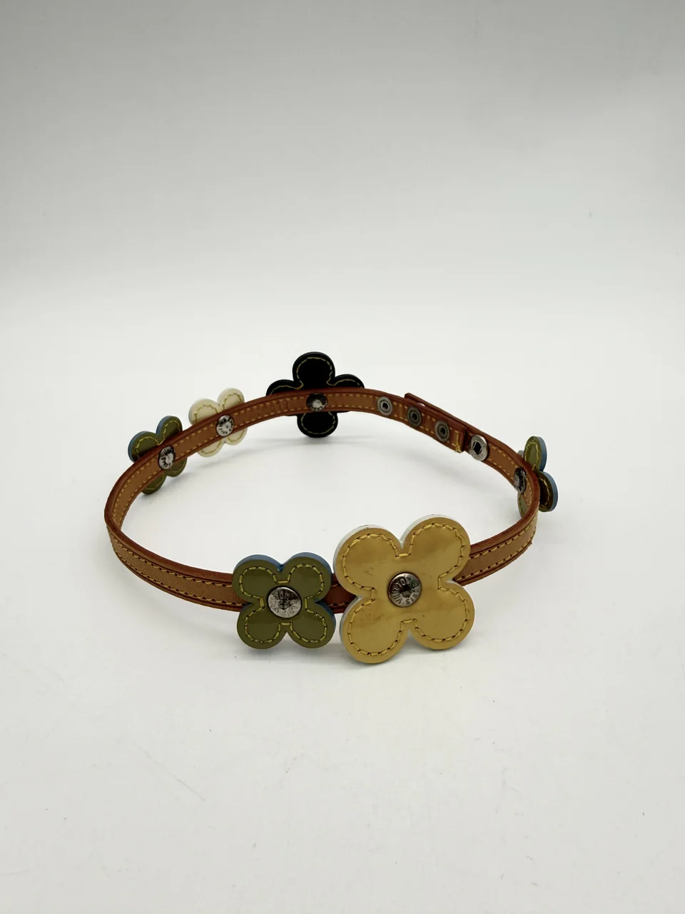 LOUIS VUITTON MONOGRAM VERNIS FLEUR WRAP BRACELET/CHOKER view 4
