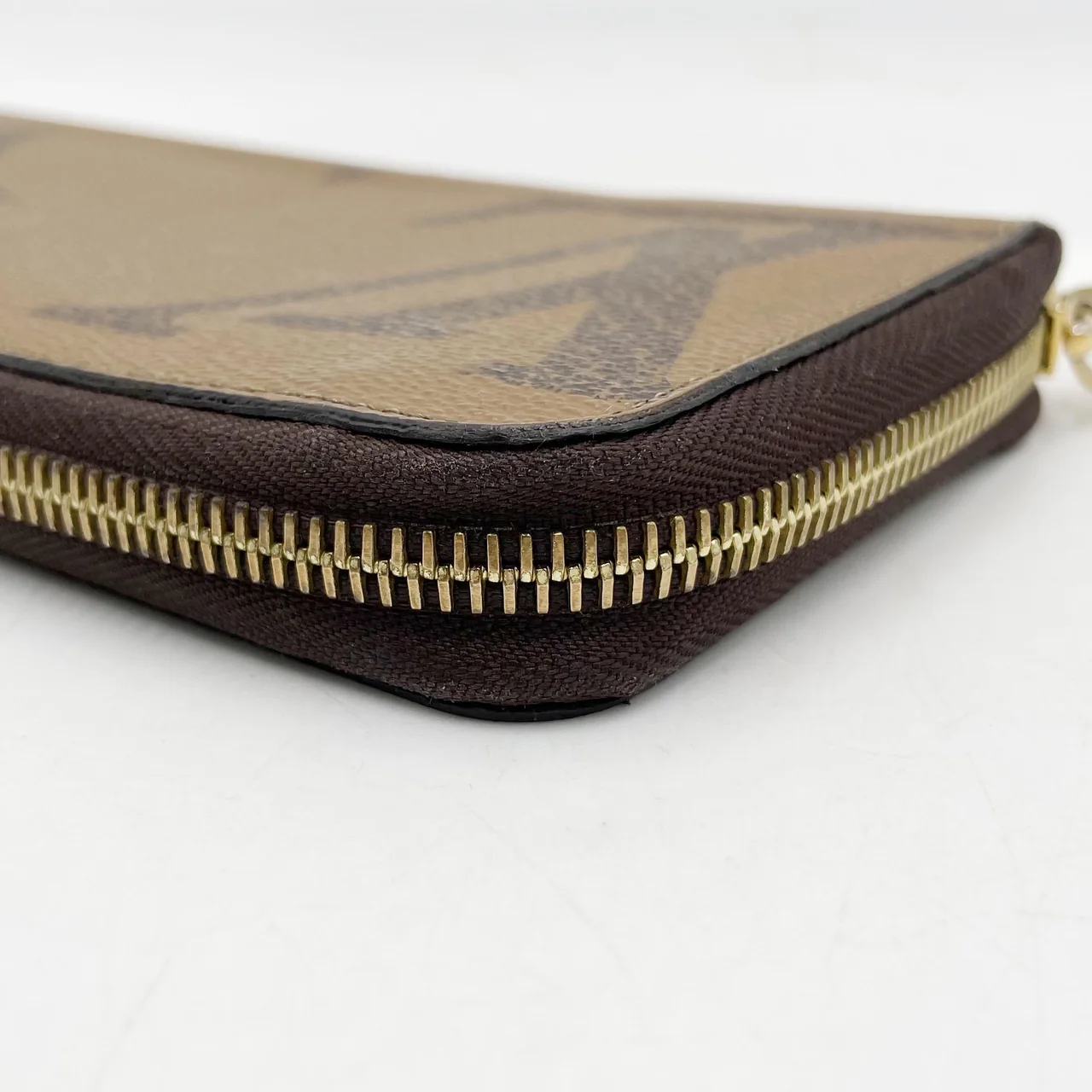 LV JEANT REVERSE ZIPPY WALLET view 5
