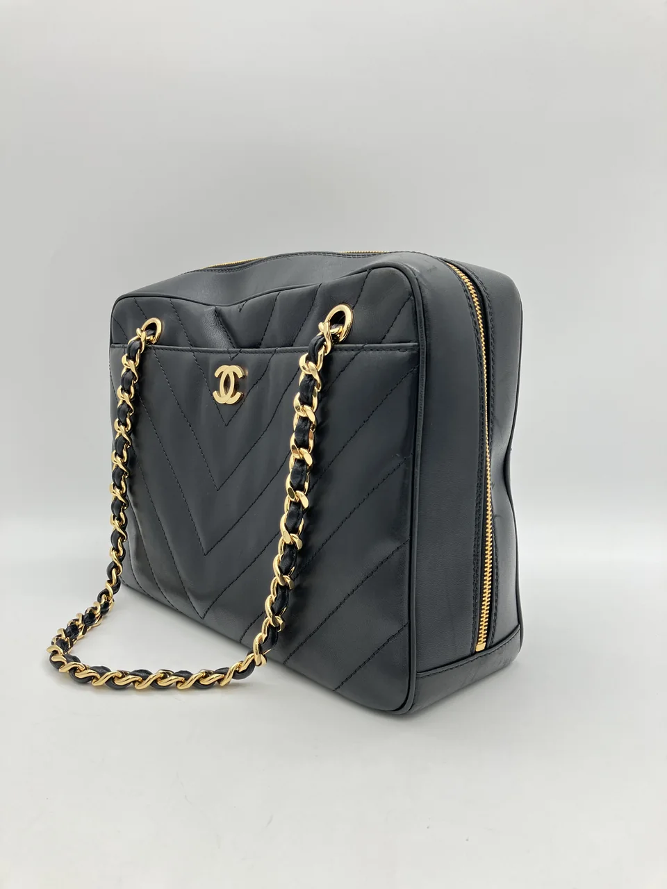 CHANEL V-STITCH CHAIN SHOULDER BAG view 4