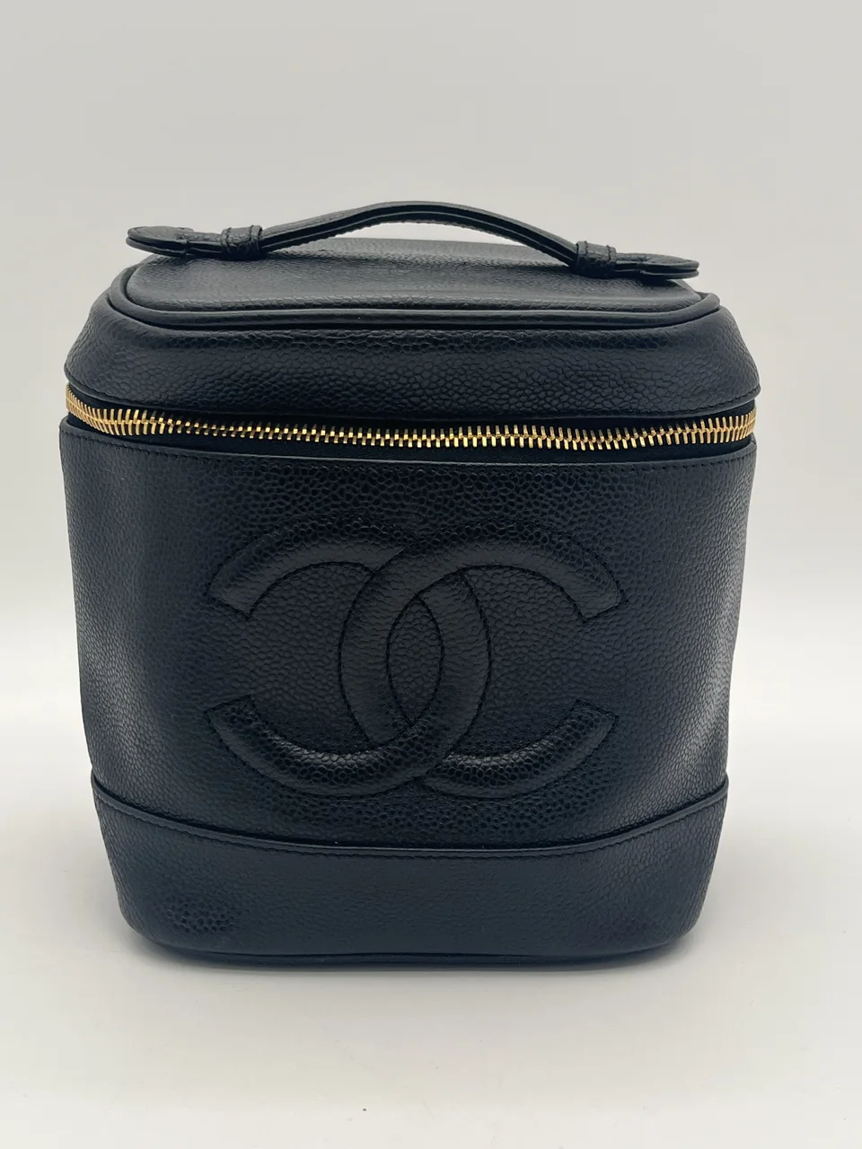 CHANEL CAVIAR VANITY POUCH (6 SERIAL CODE) view 3