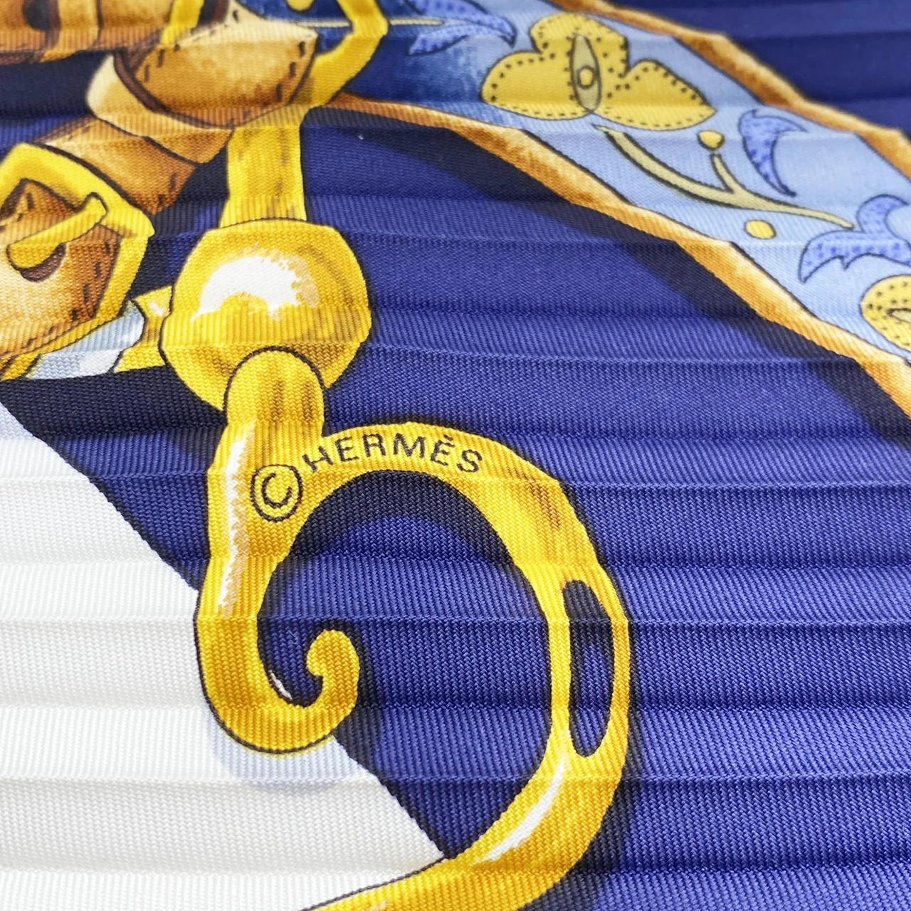 HERMES PLEATED SCARF view 4