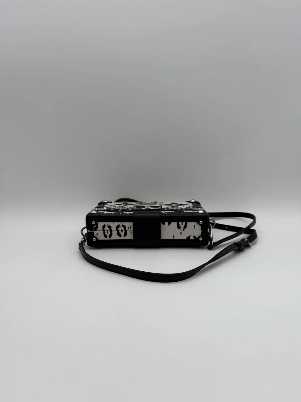LV SHOULDER BAG view 6