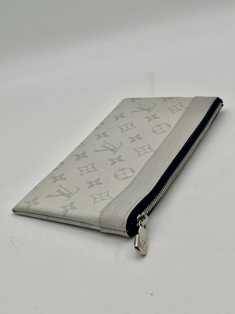 LOUIS VUITTON POUCH view 6