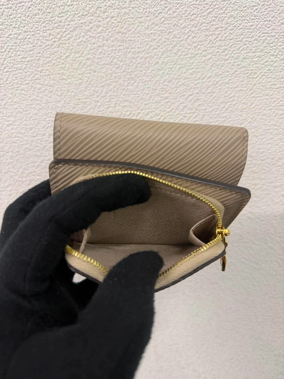 LV EPI PORTEFEUILLE TWIST photo 8