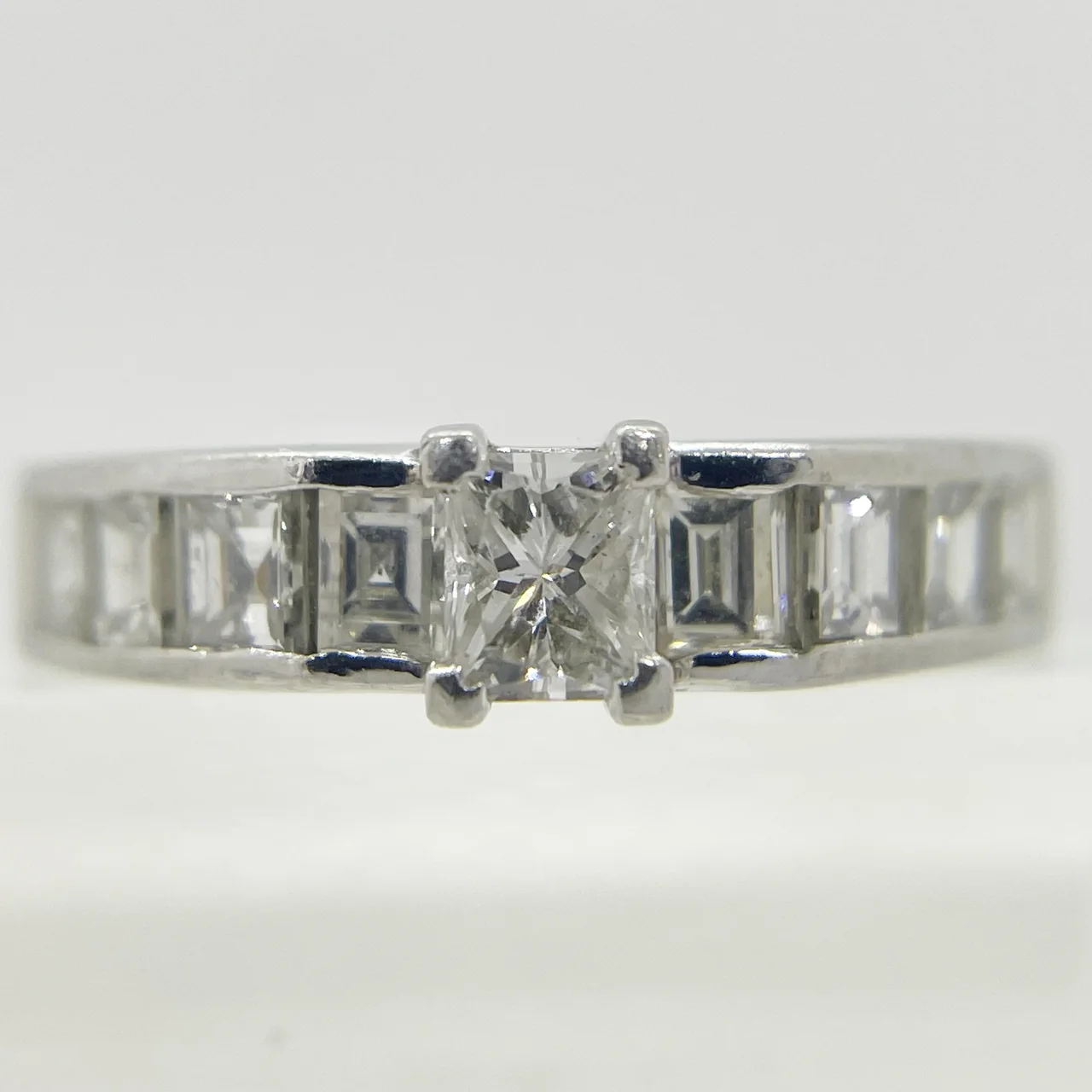 PT900 DIAMOND RING FD1.00CT 4.6G