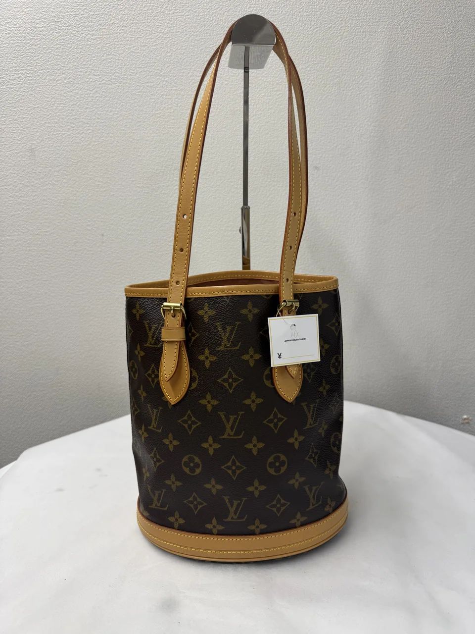 LV BUCKET view 2