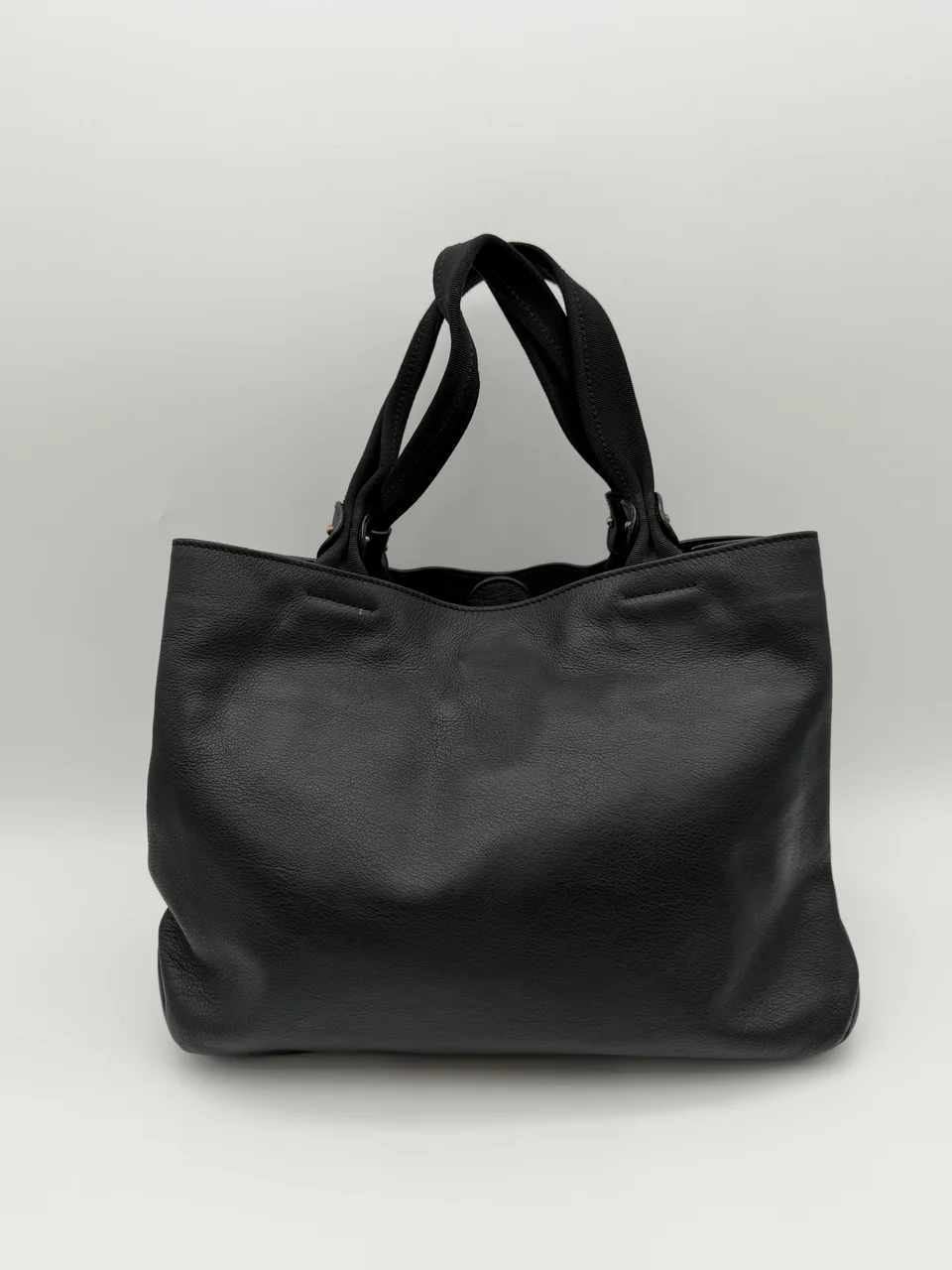 SALVATORE FERRAGAMO VARA RIBBON HANDBAG (BLACK) view 3