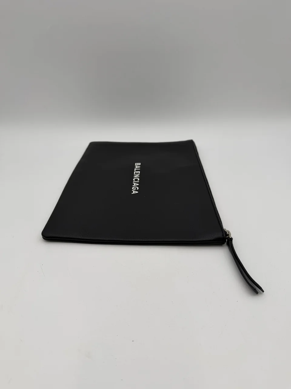 BALENCIAGA EVERYDAY CLUTCH BAG (BLACK) view 3