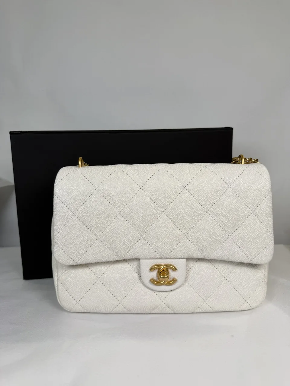 CHANEL CAVIAR MATELASSE CHAIN SHOULDER BAG (WHITE)