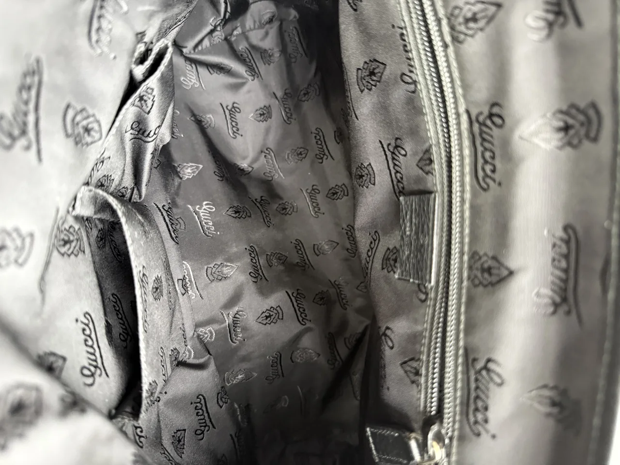 GUCCI GUCCISSIMA SHOULDER BAG (BLACK) view 12