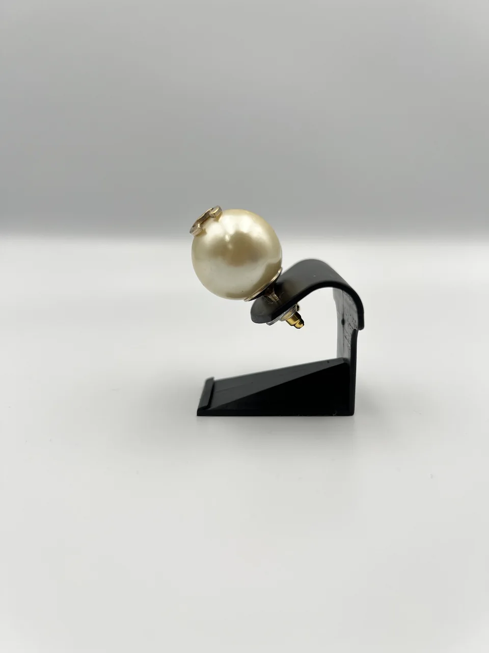 CHANEL EARRINGS view 3
