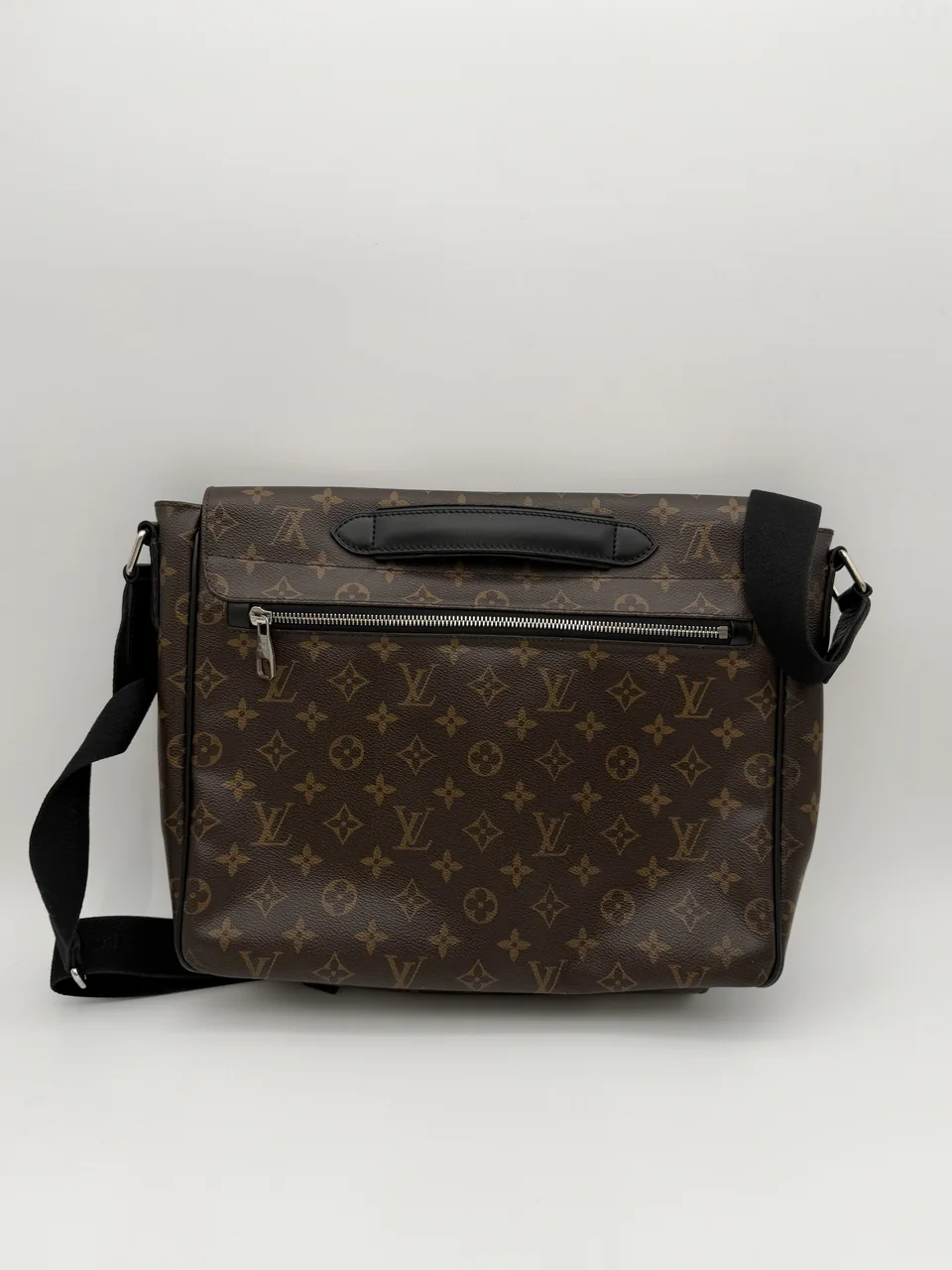 LV MONOGRAM MCARTHUR CLARENCE hover