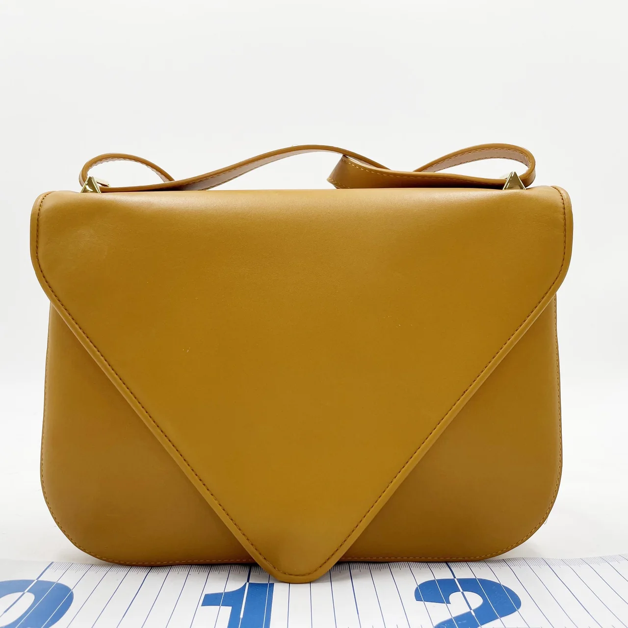 BOTTEGA VENETA MOUNT ENVELOPE SHOULDER BAG