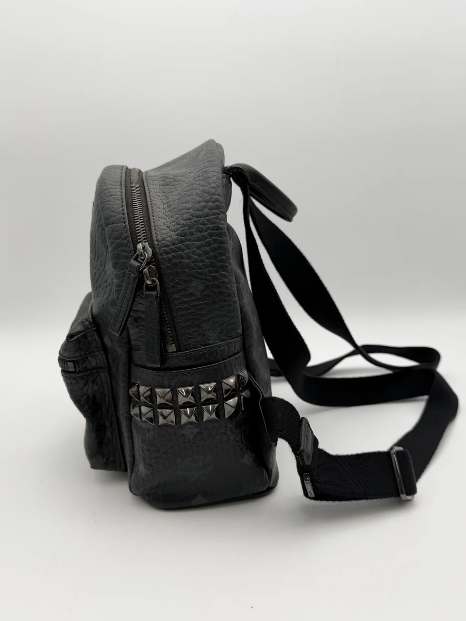 MCM VICETOS BACKPACK (BLACK) hover