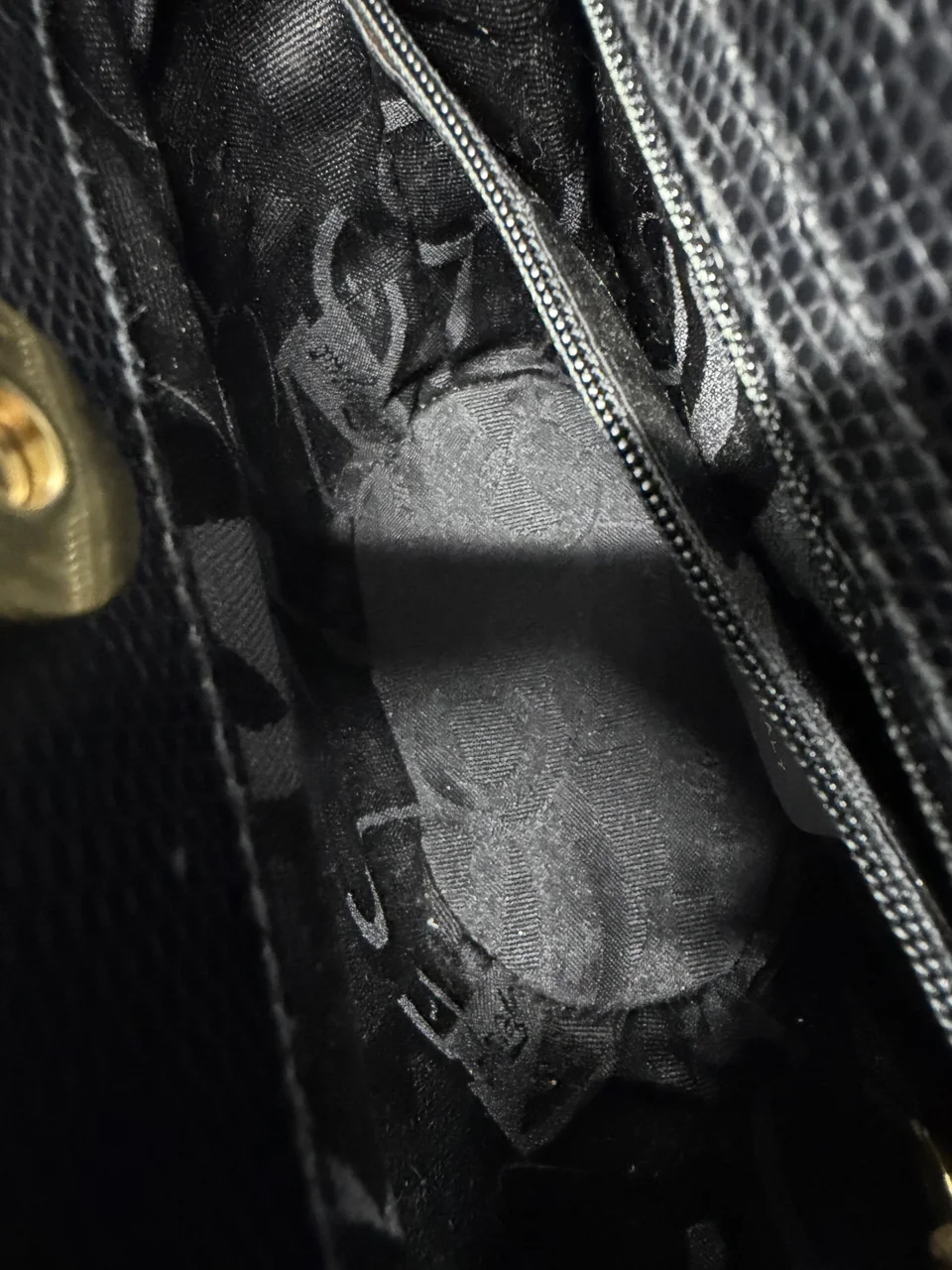 SALVATIRE FERRAGAMO HANDBAG (BLACK) view 7