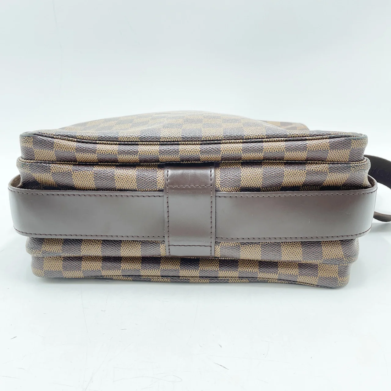LV DAMIER NAVIGLIO view 3