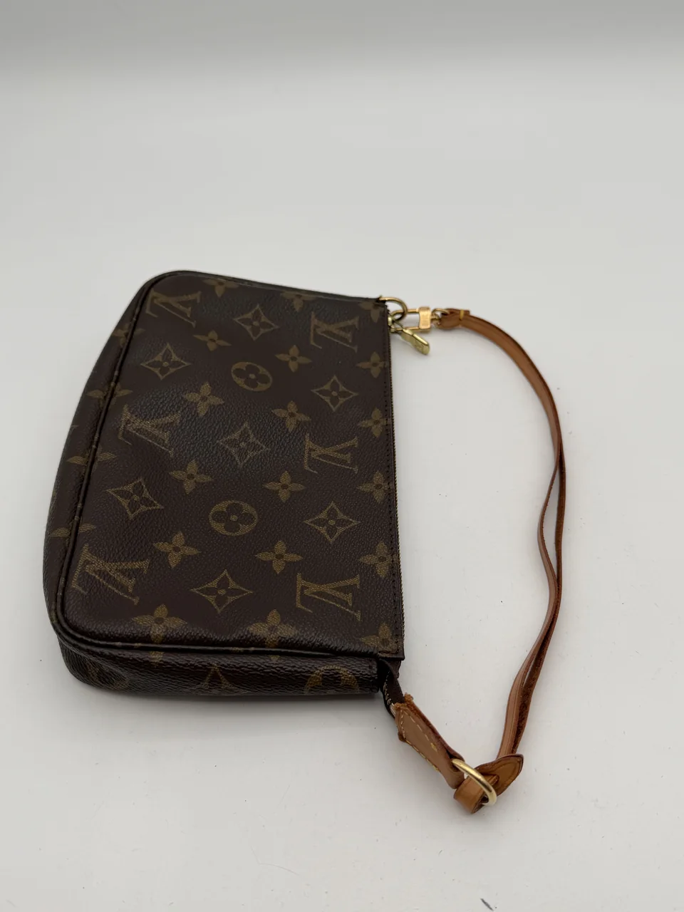 LV MONOGRAM POCHETTE ACCESSOIRE view 3