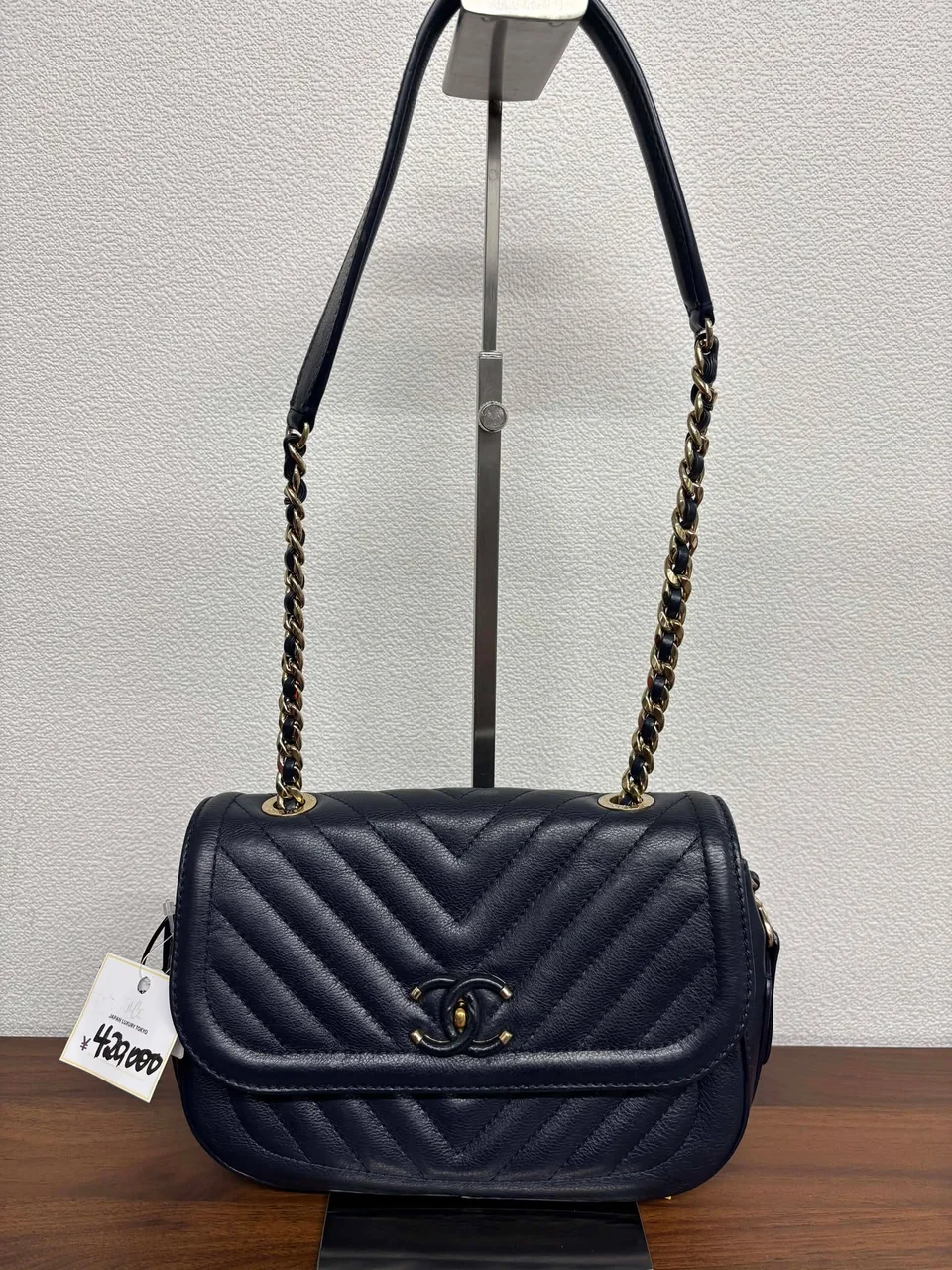 CHANEL V-STITCH SHOULDER BAG view 11