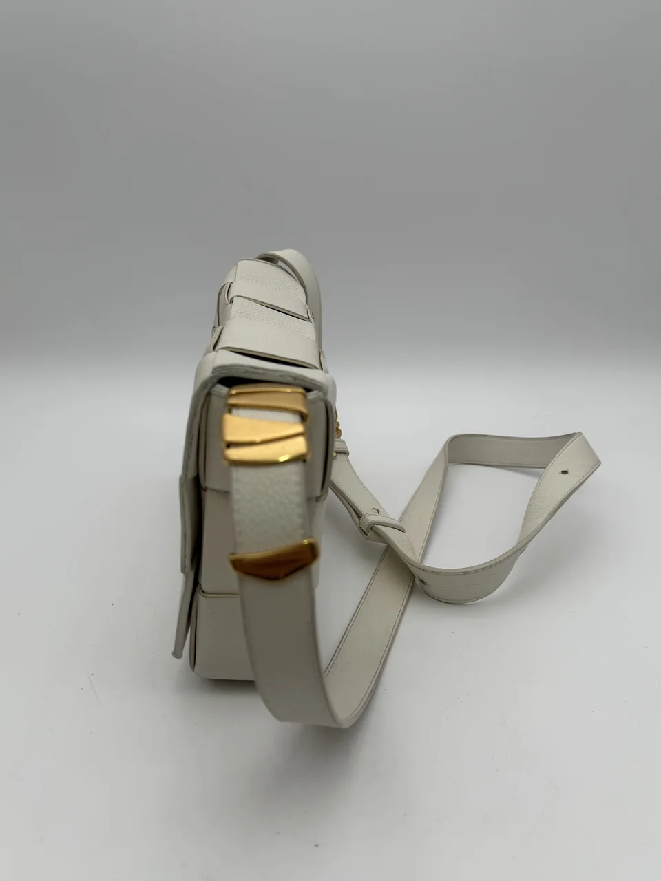 BOTTEGA VENETA MAXI INTRECCIATO CASSETTE (WHITE) view 4